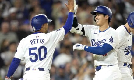 Dodgers bats liven up vs Rangers