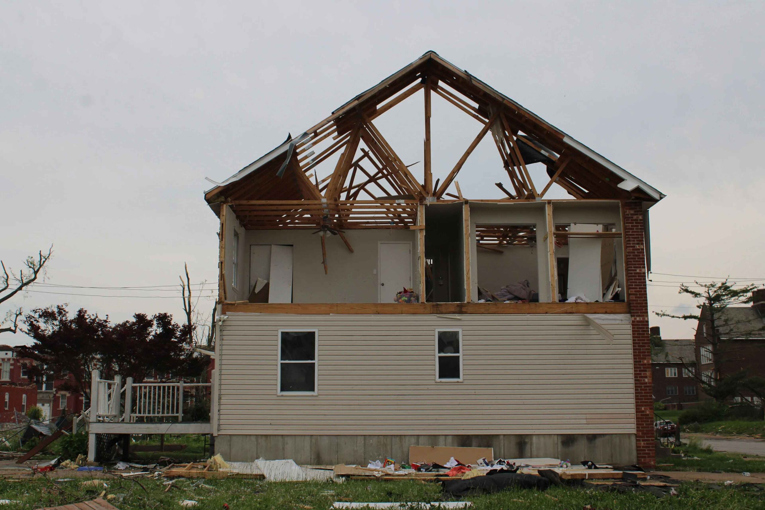 Volunteers Help Tornado Hit St. Louis Amid Wait For Federal Aid Pic 1